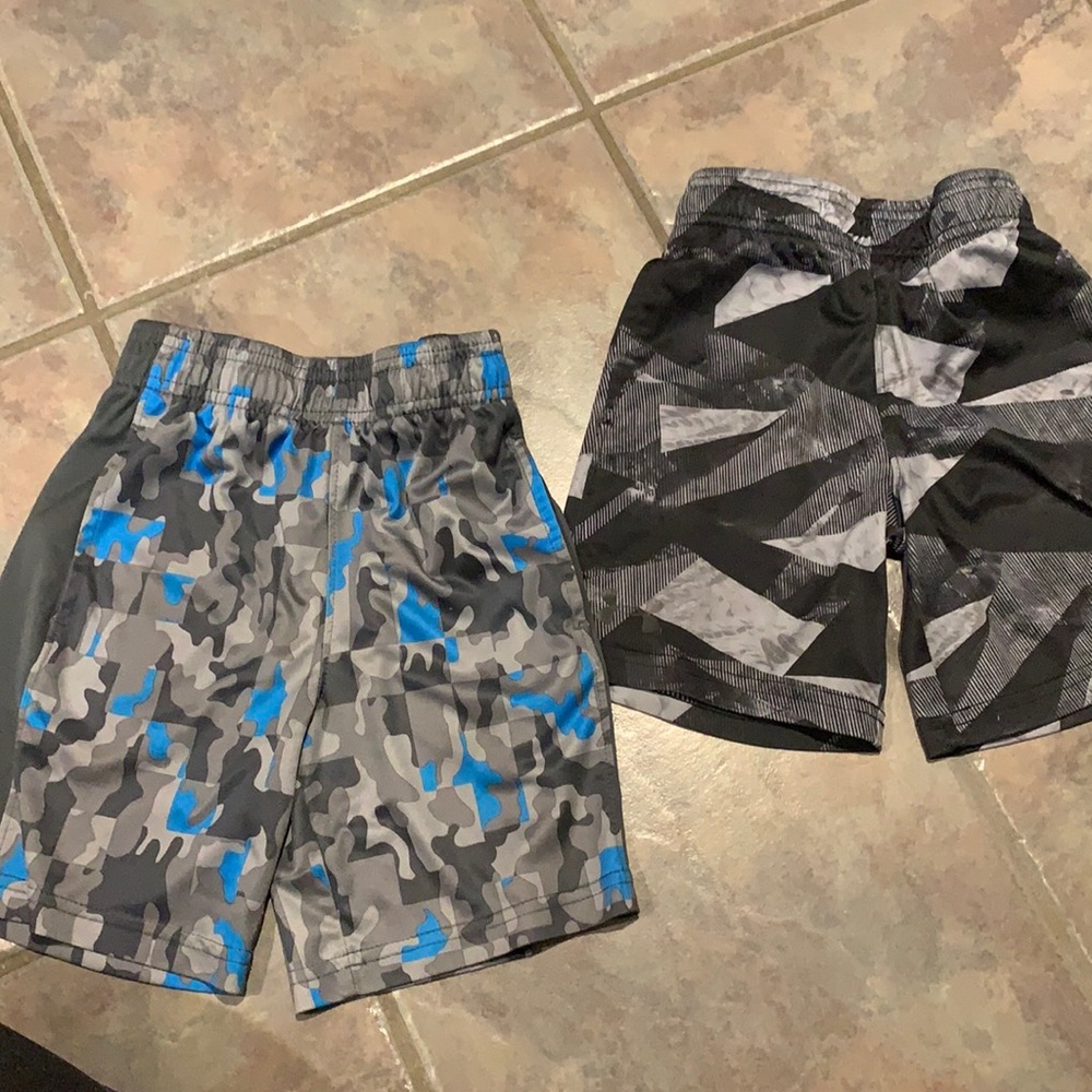 Bundle of 2 pairs of Under Armour shorts-size 5